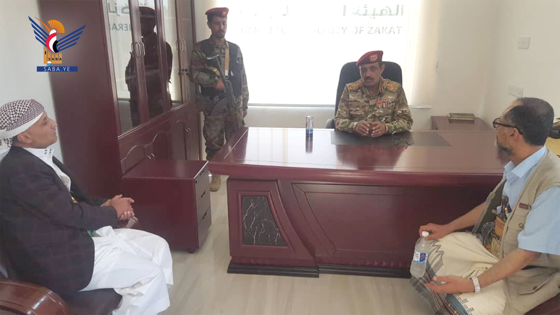 السامعي يطلع على سير العمل بمكتب هيئة الزكاة في تعز